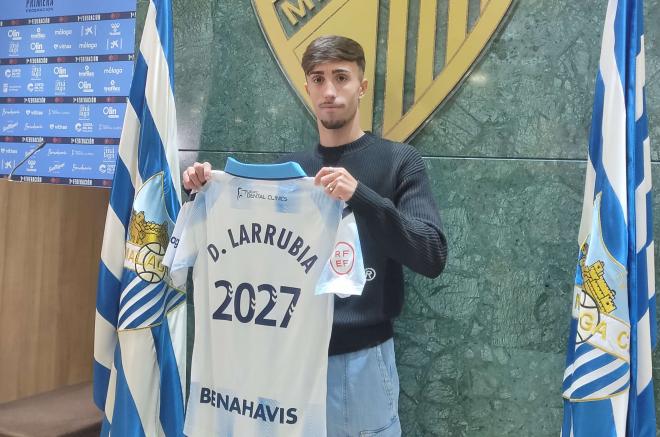 Larrubia cumplió otro sueño: ser parte del Málaga del futuro. (MCF)