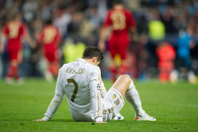 Cristiano Ronaldo tras caer en el Real Madrid-Bayern de 2012 (Foto: Cordon Press).