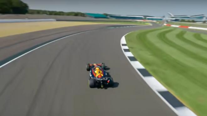 El Red Bull de Verstappen, grabado en dron