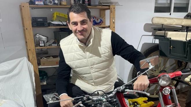 Iker Casillas y su nueva motocicleta (Foto: @ikercasillas).