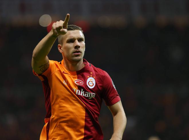 Lukas Podolski, en su etapa en el Galatasaray. (Foto: Cordon Press).