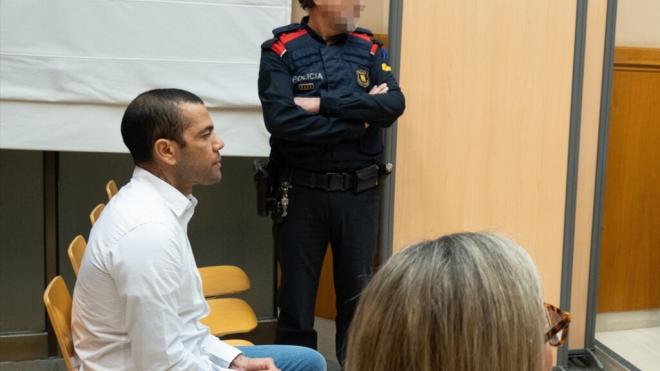 Dani Alves en el banquillo de los acusados de la Audiencia de Bacelona (Foto: Europa Press).