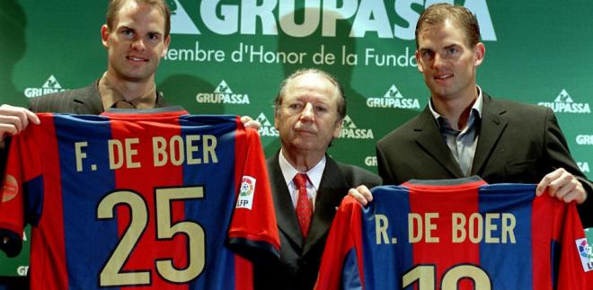 Frank de Boer y Ronald de Boer, en su presentación con el Barcelona. (Foto: EFE).