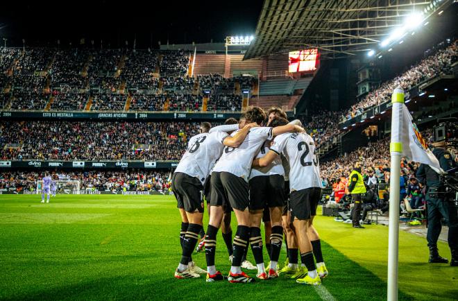 El Valencia CF celebra un gol ante el Real Madrid (Foto: LALIGA).