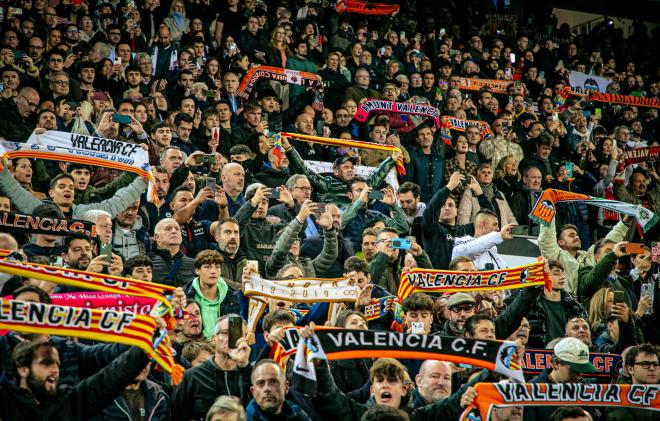 La afición del Valencia, en el partido contra el Real Madrid (Foto: Valencia CF)