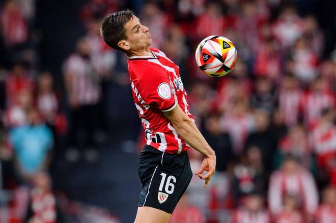 Control de Galarreta ante el Atlético en la semifinal de Copa en San Mamés (Foto: Athletic Club).