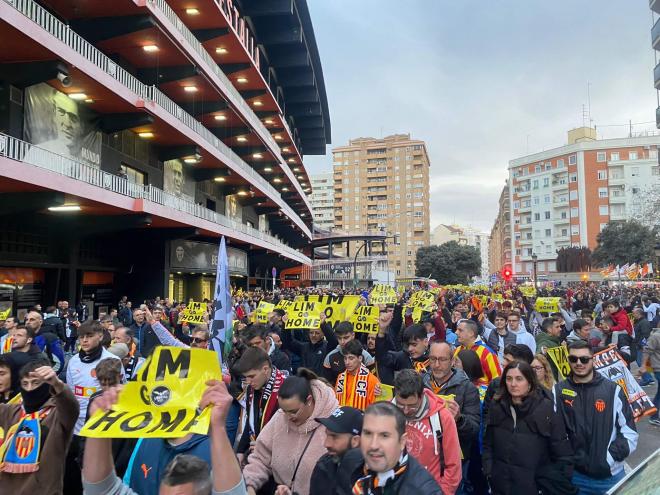 Manifestación contra Peter Lim del 2M, llegada a Mestalla.