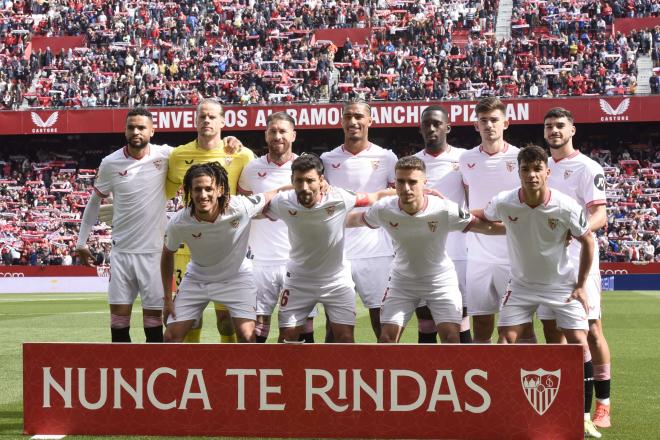 El once del Sevilla ante la Real Sociedad (Foto: Kiko Hurtado).