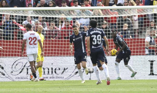 André Silva celebra su primer gol en LALIGA como txuri urdin. Foto: Kiko Hurtado