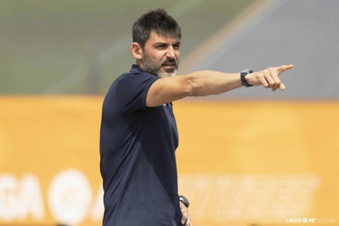 Álex Martín, entrenador del infantil del Sevilla (FOTO: LALIGA FC Futures).