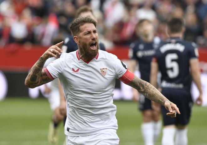 Sergio Ramos celebra su gol a la Real Sociedad (Foto: Kiko Hurtado).
