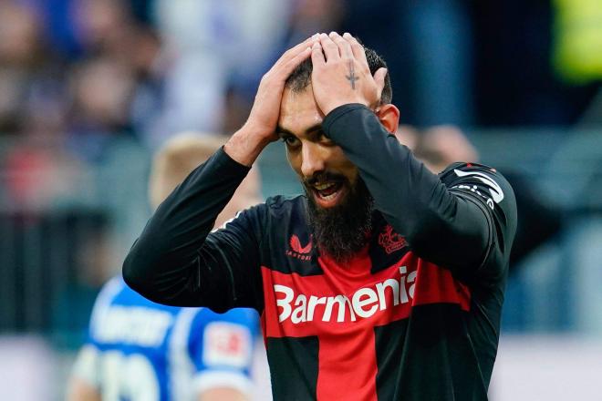 Borja Iglesias, lamentando una ocasión con el Bayer Leverkusen (Foto: Cordon Press).