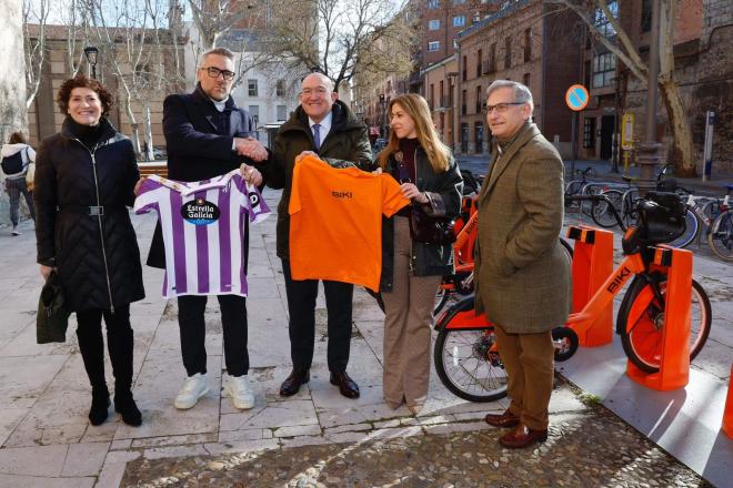 El Real Valladolid, el Ayuntamiento de Valladolid y AUVASA anuncian la instalación de una estación de bicis.