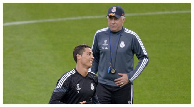 Carlo Ancelotti y Cristiano Ronaldo, durante la etapa de ambos en el Real Madrid. (Foto: Cordon Pre