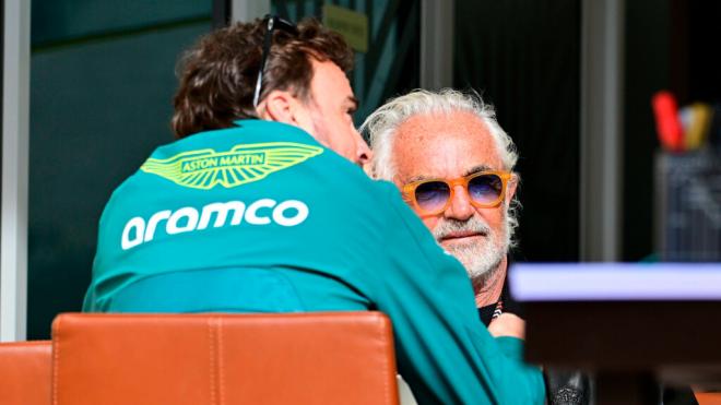 Fernando Alonso y Flavio Briatore, reunidos en Bahréin (Foto: Cordon Press).