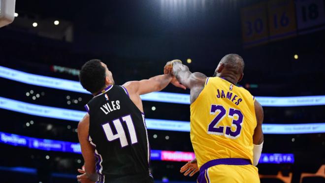 Lebron James en el partido de los Lakers contra Sacramento Kings (CordonPress)