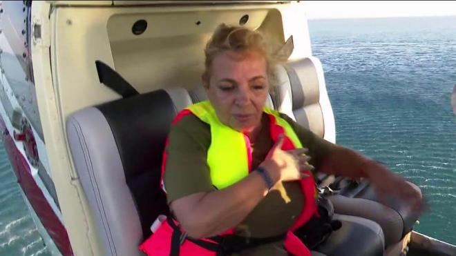 Carmen Borrego antes de saltar del helicóptero en 'Supervivientes' (Telecinco)
