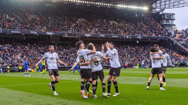 El Valencia CF celebra un gol en Mestalla