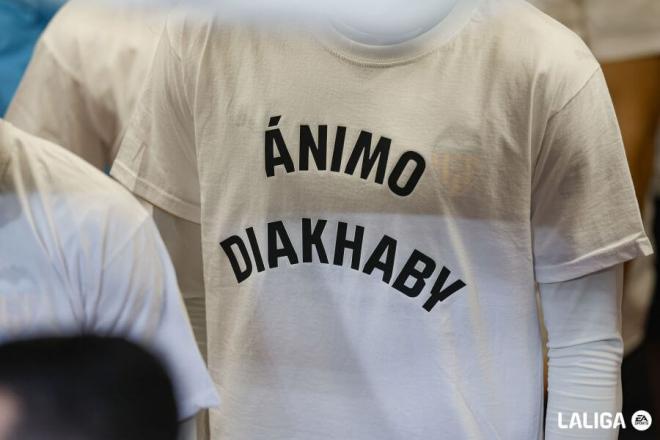 Camiseta del Valencia CF en homenaje de Diakhaby (Foto: LALIGA)