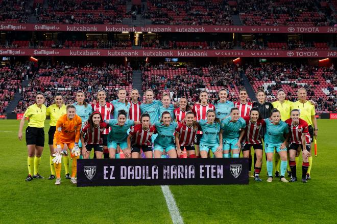 Las plantillas de Athletic y Barça, en la ida de la semifinal de Copa femenina disputada el 7M en San Mamés (Foto: Athletic Club).