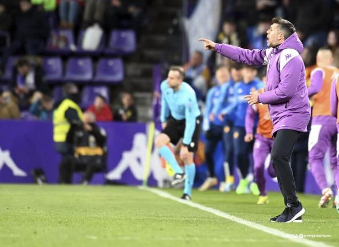 Pezzolano, ante el Real Zaragoza.