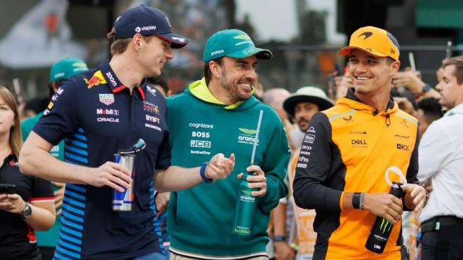 Fernando Alonso, junto a Max Verstappen y Lando Norris (Europa Press)