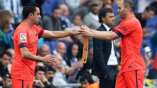Andrés Iniesta y Xavi Hernández durante su etapa en el Barcelona (Foto: Europa Press)
