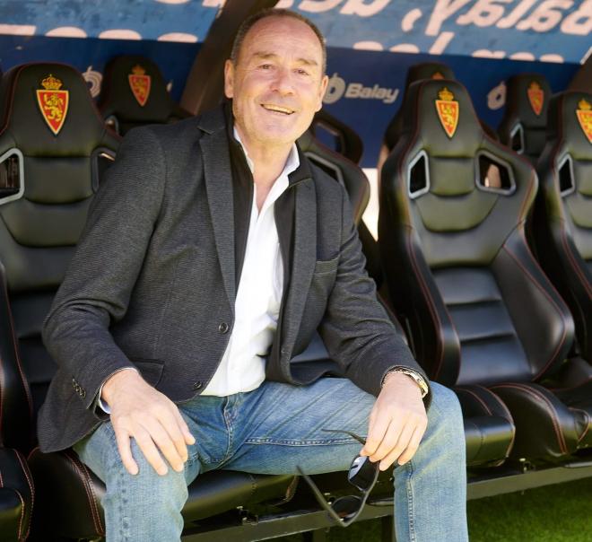 La felicidad de Víctor Fernández en su vuelta a la Romareda (Foto: Real Zaragoza)