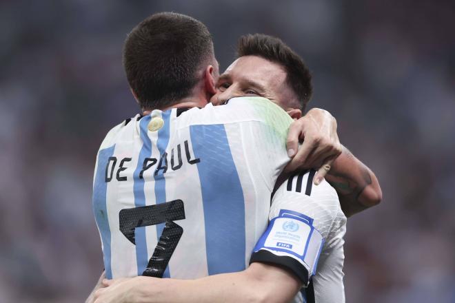 Rodrigo De Paul y Leo Messi en la final del Mundial de Qatar 2022 (Foto: Cordon Press)