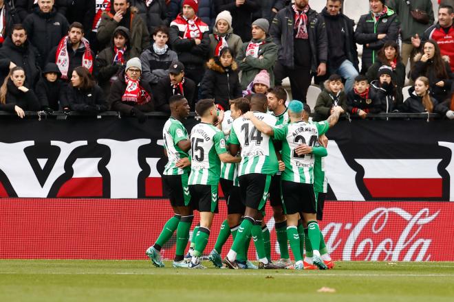 Los jugadores del Real Betis celebran un gol en Vallecas (Foto: Europa Press)
