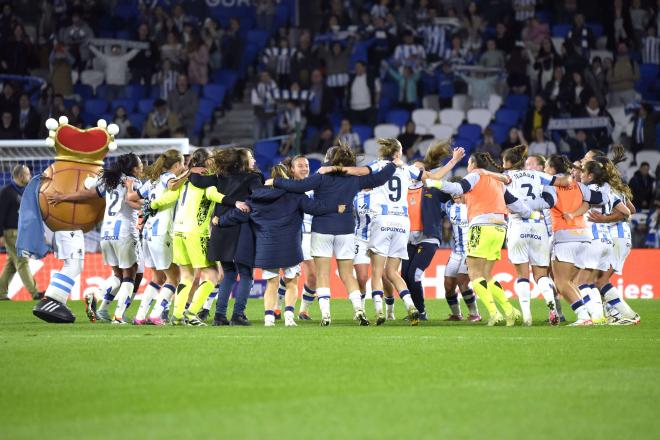 Las jugadoras de la Real Sociedad celebran el pase a la final de la Copa de la Reina (Foto: Giovann