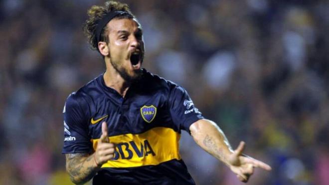 Daniel Osvaldo celebrando un gol con Boca Juniors