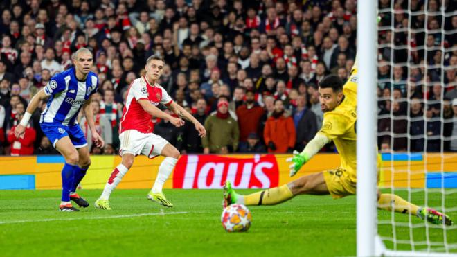 Pepe en el último Arsenal - Oporto (Foto: Europa Press)