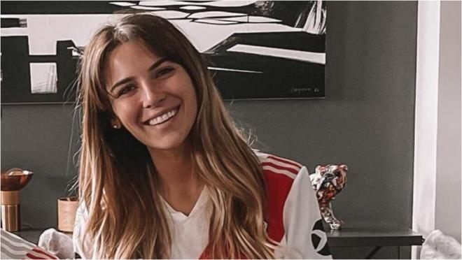 Mina Bonino con la camiseta de River Plate (@minabonino)