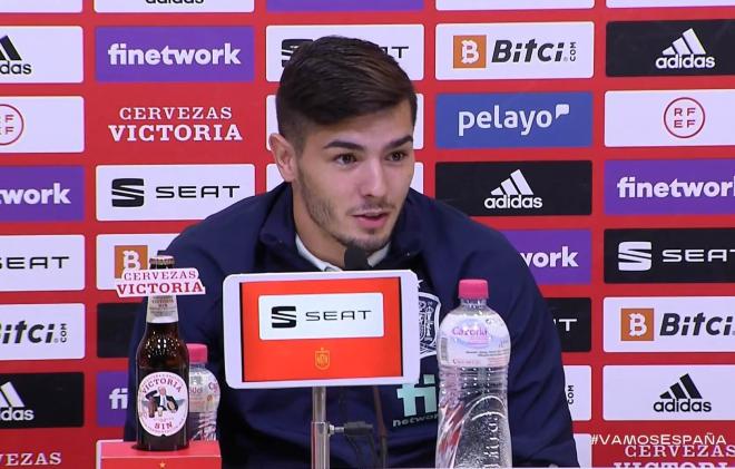 Brahim Díaz en una rueda de prensa con la selección española en 2021 (Foto: Europa Press)