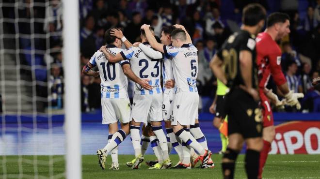 Los jugadores de la Real Sociedad celebran el gol de Merino (Foto: Real Sociedad).