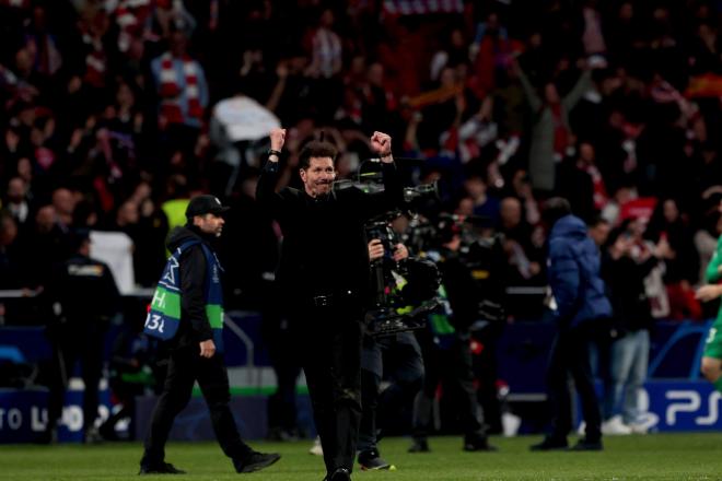 Simeone celebra el pase del Atlético a cuartos de Champions (Foto: Cordon Press).