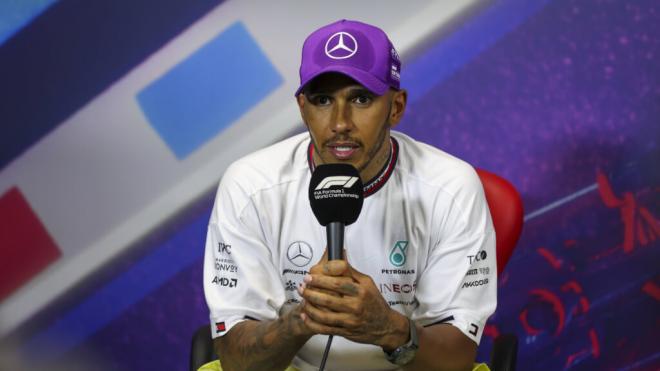 Lewis Hamilton, durante una rueda de prensa (Foto: Cordon Press).