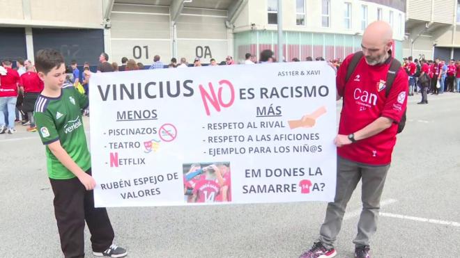 La pancarta de la afición de Osasuna hacia Vinicius Jr
