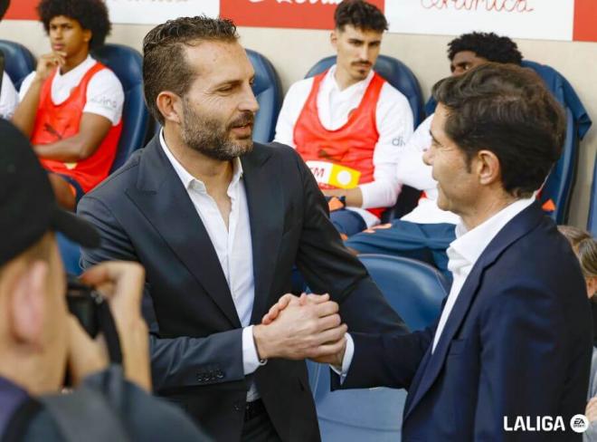 Rubén Baraja se saluda con Marcelino (Foto: LALIGA).