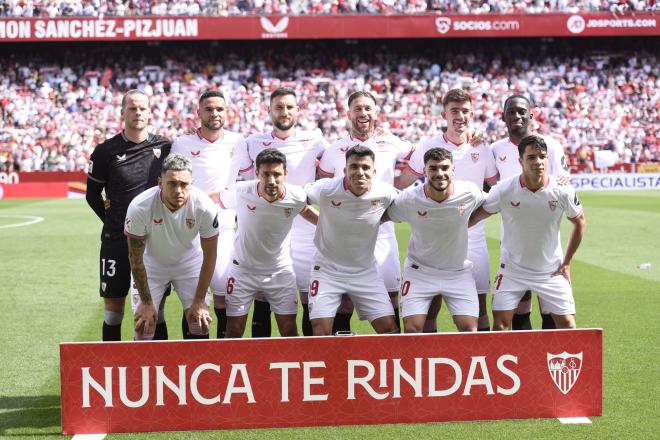 El XI del Sevilla ante el Celta, con Ocampos (Foto: Kiko Hurtado).