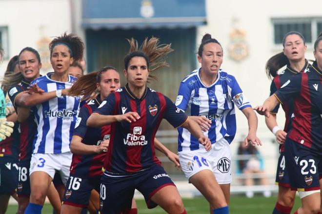 Lance del Sporting de Huelva - Levante Femenino. (Foto: LUD)