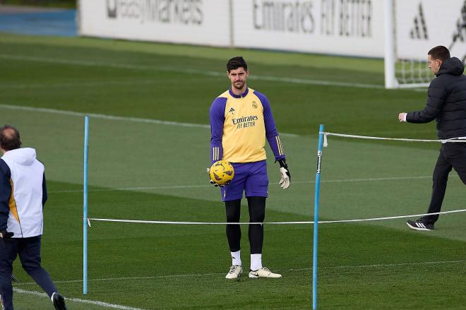 Thibaut Courtois en un entrenamiento con el Real Madrid (Foto: Europa Press)