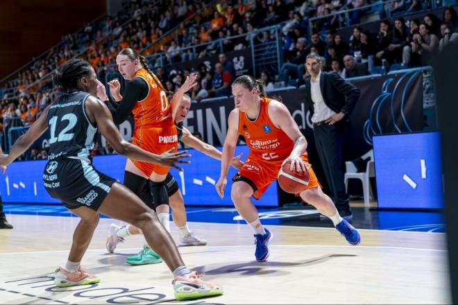 La defensa guía al Valencia Basket las semifinales de Copa de la Reina (63-55)