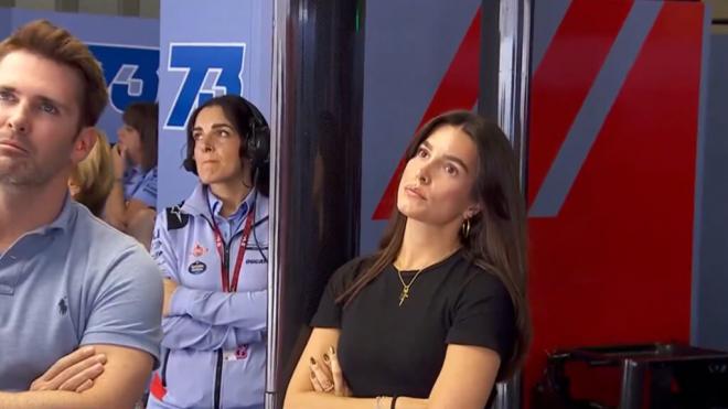 Gemma Pinto, apoyando a Marc Márquez en el box de Gresini (Foto: MotoGP).