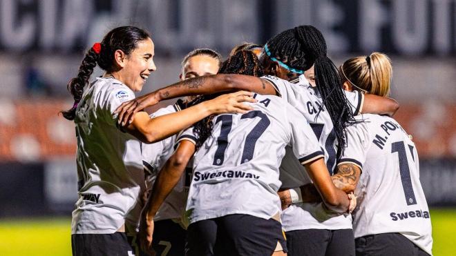 El VCF Femenino golea al Granada y se aleja del descenso