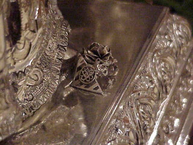 Detalle del candelabro de cola de la Virgen de la Hiniesta.