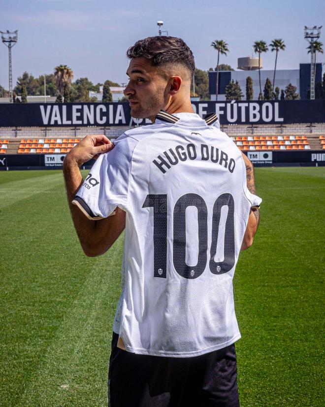 Hugo Duro cumple 100 partidos con el Valencia CF