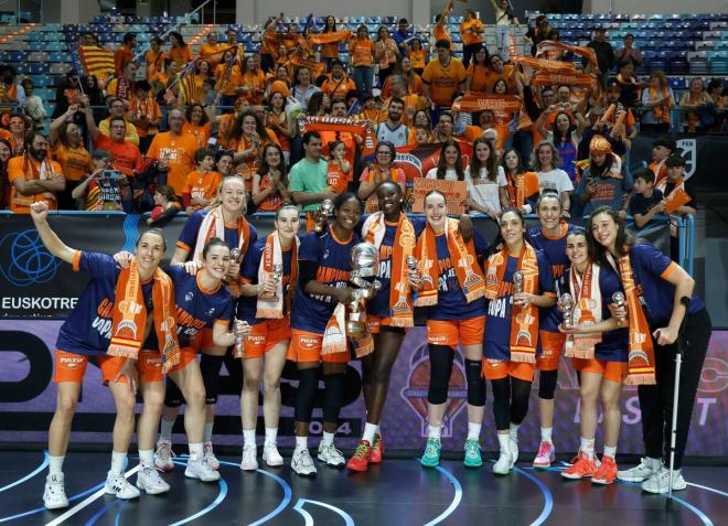 Valencia Basket, campeón de la Copa de la Reina tras arrasar a Zaragoza (77-53)