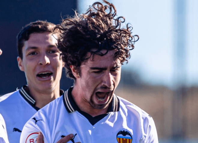 Hugo González celebra un gol con el VCF Mestalla